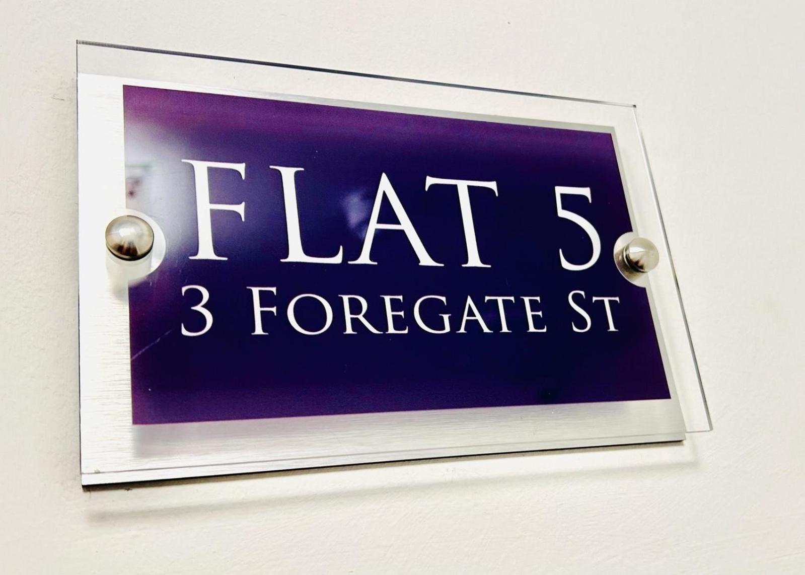 Whiskawaystays - Foregate Street - Apartment 5 Устър Екстериор снимка