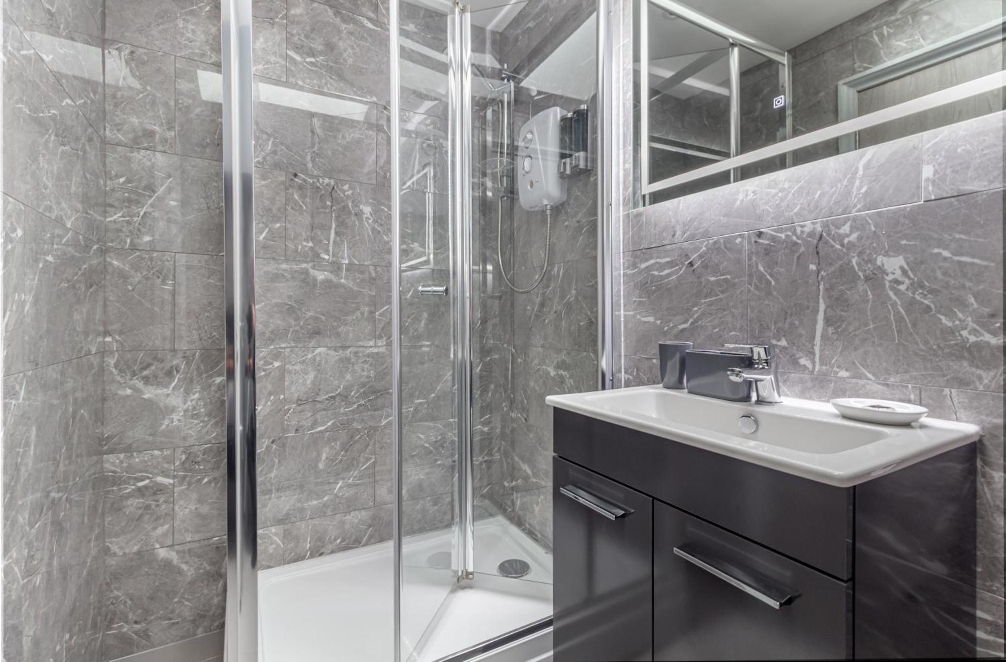 Whiskawaystays - Foregate Street - Apartment 5 Устър Екстериор снимка